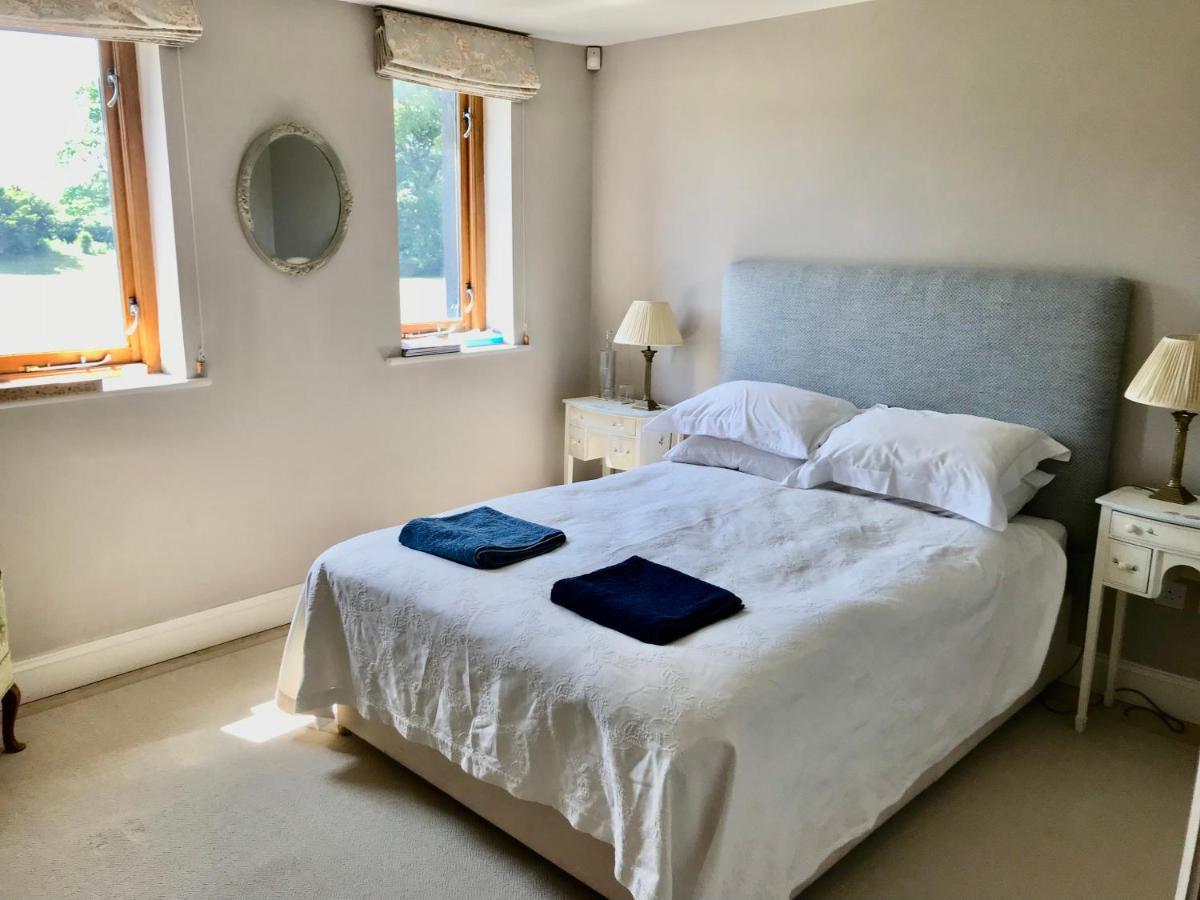 Mulberry Barn Bed & Breakfast Micheldever Екстериор снимка