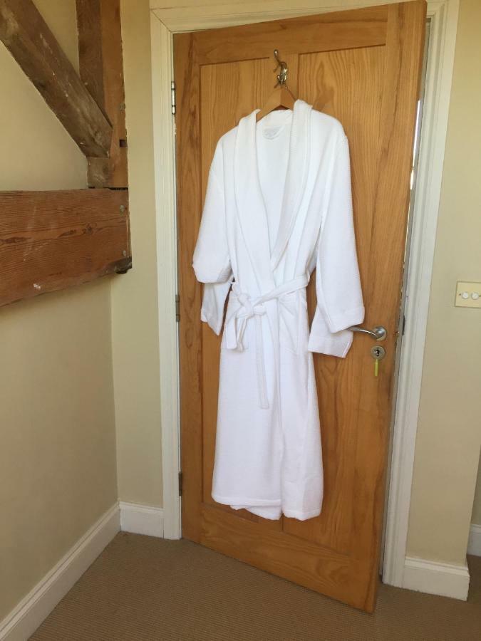 Mulberry Barn Bed & Breakfast Micheldever Екстериор снимка